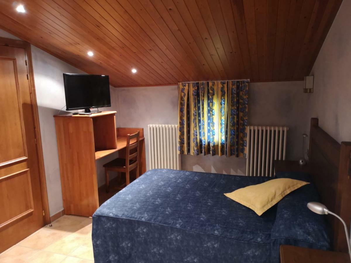 Hostal Cal Francisco Gósol Buitenkant foto